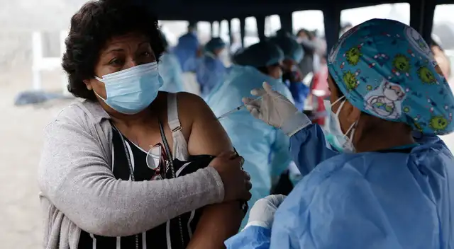 Solo nueve regiones del país tiene más del 30 % de personas que recibió su tercera dosis de refuerzo.