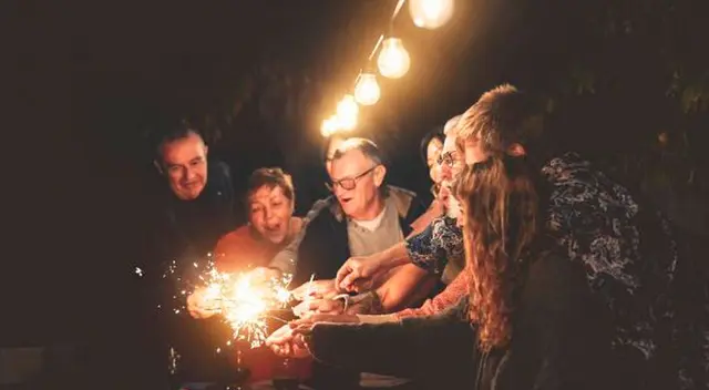 Frases y mensajes para dedicar a tus amigos y familiares por el Año Nuevo 2022.