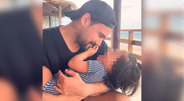 El cantante Ezio Oliva se encuentra de vacaciones al lado de Karen Schwarz y sus hijas.