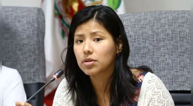 Indira Huilca defendió a Patricia Chirinos, quien denunció que Guido Bellido la agredió verbalmente.