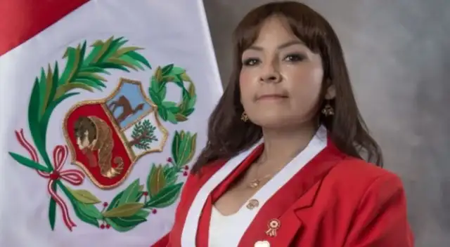 Kira Alcarraz anunció tener síntomas del COVID-19 y que se realizará prueba de descarte