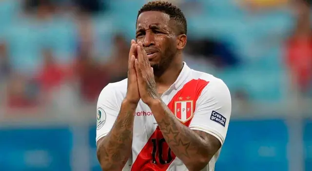 Jefferson Farfán se despertó por el fuerte sismo de hoy.