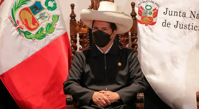 Presidente de la República Pedro Castillo fue denunciado por excongresista Yeni Vilcatoma Presidente de la República Pedro Castillo fue denunciado por excongresista Yeni Vilcatoma