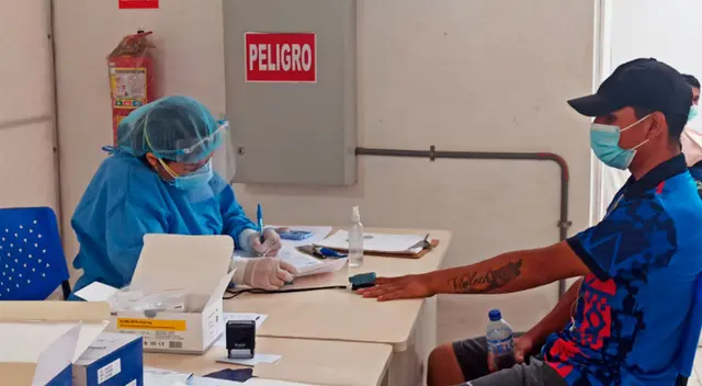 Síntomas de Ómicron en personas vacunadas y no vacunadas.