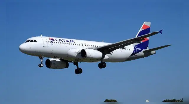 Latam canceló vuelos por casos covid-19 en su personal