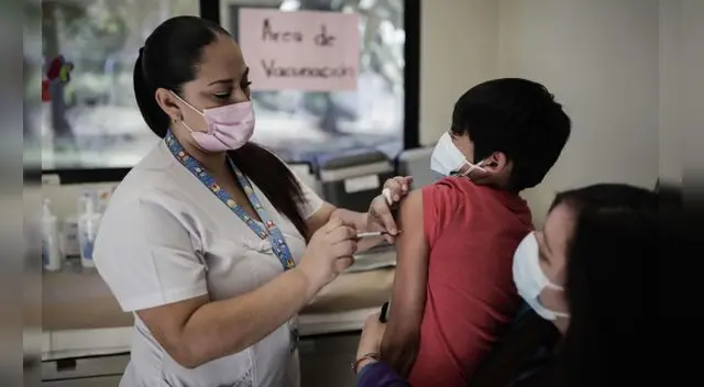 Menores deberán acudir a su vacunación acompañados de sus padres, tutores o una persona mayor de 18 años