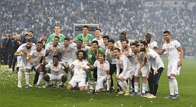 Asi posan los campeones del Real Madrid tras conseguir su título doce de la Supercopa de España Asi posan los campeones del Real Madrid tras conseguir su título doce de la Supercopa de España