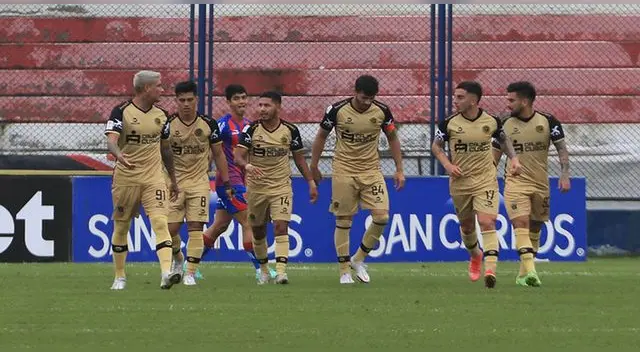 Jhonny Baldovino señaló que no hubise existido problema que Cusco siga en la LIga 1. Jhonny Baldovino señaló que no hubise existido problema que Cusco siga en la LIga 1.