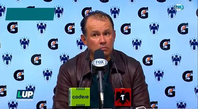 Juan Reynoso no toleró que su equipo se deje empatar ante los Rayados.