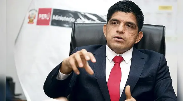 Juan Carrasco ministro de Defensa internado en UCI