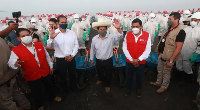 Marina de Guerra moviliza a 500 efectivos para apoyar en limpieza de playas afectadas por derrame de petróleo