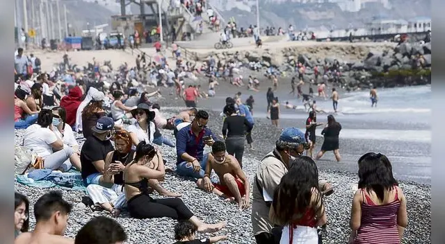 Ministerio de Salud recomienda a la población no asistir a 24 playas tras derrame de petróleo.