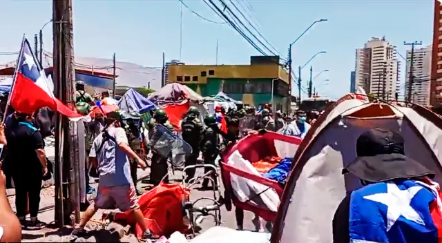 La marcha se produce días después de que cuatro venezolanos atacaron a un policía en Iquique durante una inspección. La marcha se produce días después de que cuatro venezolanos atacaron a un policía en Iquique durante una inspección.