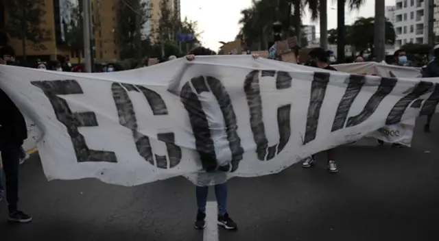 Manifestantes llamaron a Repsol "ecocida". Manifestantes llamaron a Repsol "ecocida".