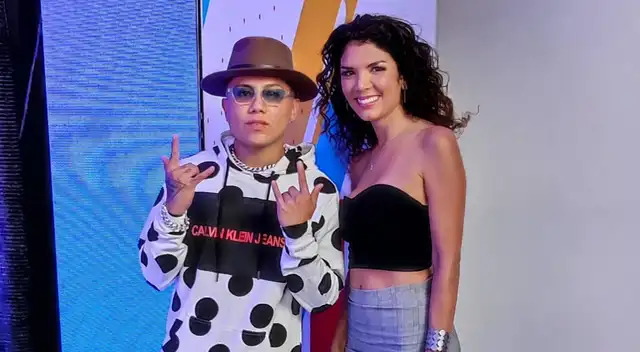 Joven intérprete junto a Thalia Estabridis.