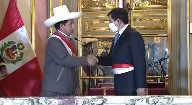 Alfonso Chávarry reemplaza a Avelino Guillén como ministro del Interior