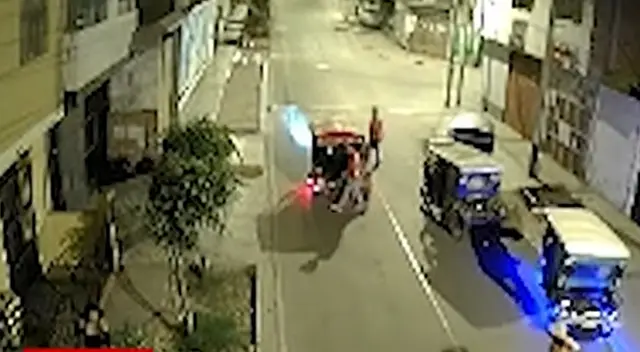 Delincuentes a bordo de mototaxis asaltan a transeúntes Delincuentes a bordo de mototaxis asaltan a transeúntes