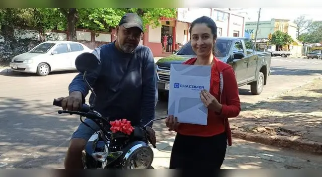 Conmovedor. La muchacha quedó muy agradecida por todo lo que hizo su padrastro por sus estudios. Conmovedor. La muchacha quedó muy agradecida por todo lo que hizo su padrastro por sus estudios.