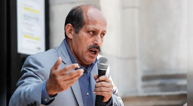 Héctor Valer brindó una conferencia de prensa anunciando su carta de renuncia Héctor Valer brindó una conferencia de prensa anunciando su carta de renuncia