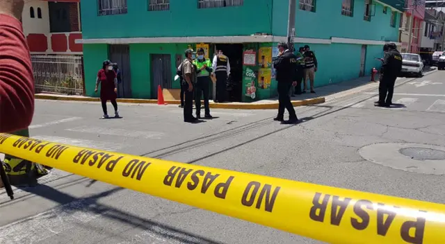 Efectivos policiales recaban información para identificar a los delincuentes. Efectivos policiales recaban información para identificar a los delincuentes.