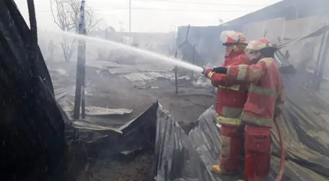Familia pierde S/ 100 mil ahorrados tras incendiarse su vivienda en Piura Familia pierde S/ 100 mil ahorrados tras incendiarse su vivienda en Piura