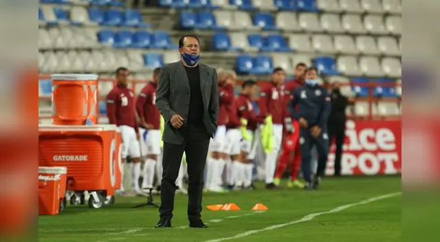 Reynoso sigue firme en Cruz Azul que hoy puede ser puntero. Reynoso sigue firme en Cruz Azul que hoy puede ser puntero.
