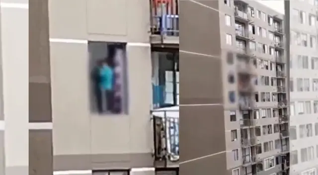 Niño sale por su ventana en el condominio La Huaca, sin temor a resbalar y perder la vida.
