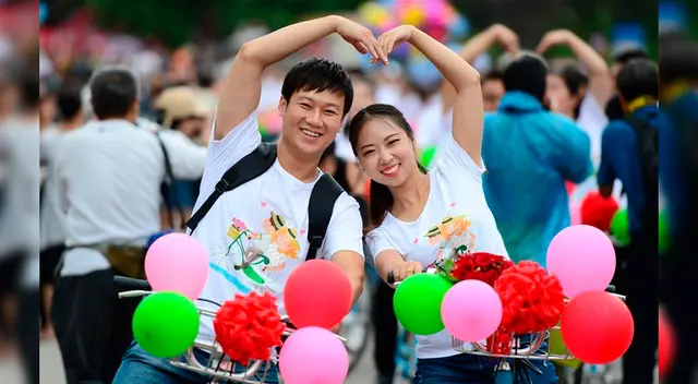 La Liga de la Juventud Comunista lleva además varios años organizando cursos de citas en universidades o encuentros de solteros. La Liga de la Juventud Comunista lleva además varios años organizando cursos de citas en universidades o encuentros de solteros.