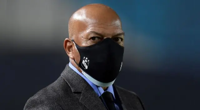 Técnico de Sporting Cristal molesto con el trabajo de su equipo. Técnico de Sporting Cristal molesto con el trabajo de su equipo.