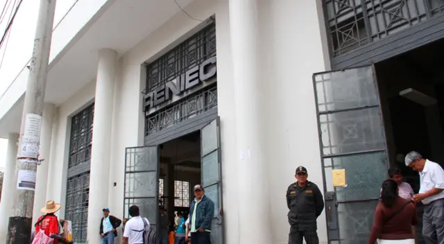 El Reniec ya está atendiendo con normalidad en todas sus oficinas a nivel nacional. El Reniec ya está atendiendo con normalidad en todas sus oficinas a nivel nacional.