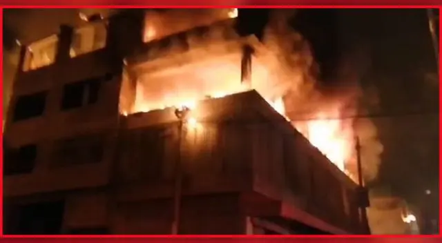 El incendio ocurrió en la avenida Separadora Industrial, en un almacén en donde se guardaban grandes cantidades de rollos de cartón.