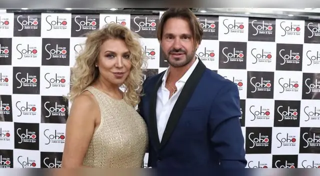 Christian Suárez y su esposa Adriana, se pasean por Lima.