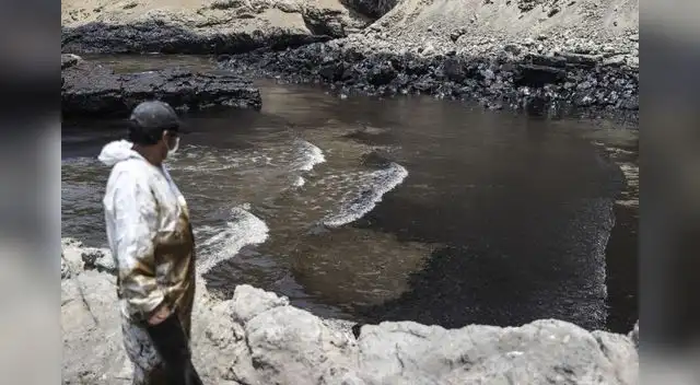 Derrame de petróleo: empresas serían multadas con S/ 1′000,000 si no brindan seguridad a personal recolector de crudo Derrame de petróleo: empresas serían multadas con S/ 1′000,000 si no brindan seguridad a personal recolector de crudo