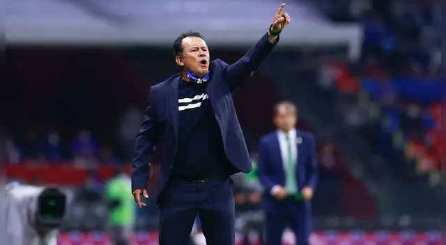 Juan Reynoso recibió con entusiasmo la victoria ante Toluca por el Clausura MX. Juan Reynoso recibió con entusiasmo la victoria ante Toluca por el Clausura MX.