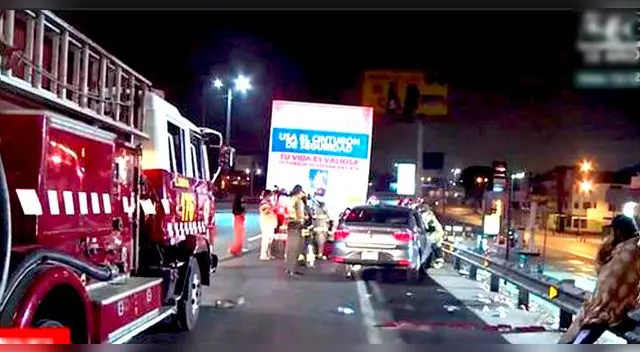 Chofer de auto se queda dormido y choca con tráiler estacionado en Vía Evitamiento. Chofer de auto se queda dormido y choca con tráiler estacionado en Vía Evitamiento.