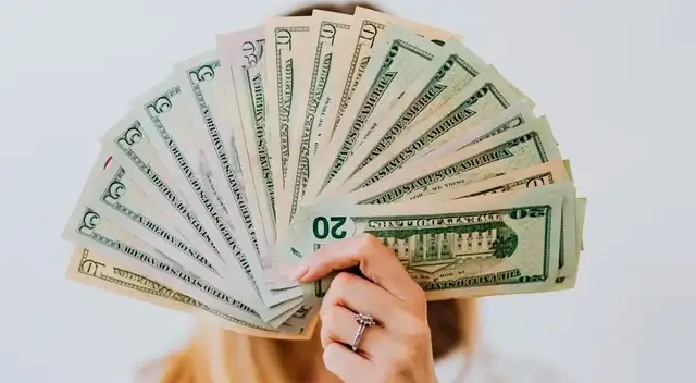 Significado de soñar con dinero y varios billetes. Significado de soñar con dinero y varios billetes.