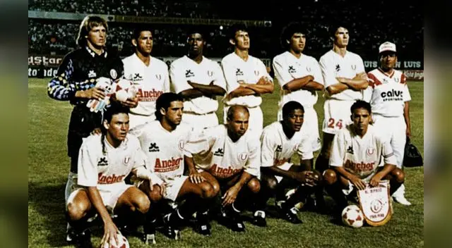 La 'U' enfrentó por primera vez a Barcelona en la Copa Libertadores 1993 ganando 2 a 1 . La 'U' enfrentó por primera vez a Barcelona en la Copa Libertadores 1993 ganando 2 a 1 .
