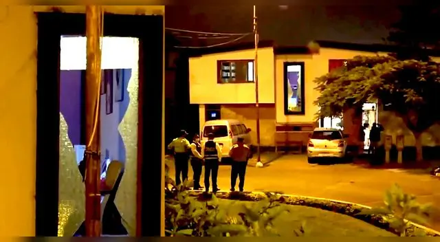 Casa en urbanización de Surco fue sorprendida con estallido de explosivos. Casa en urbanización de Surco fue sorprendida con estallido de explosivos.