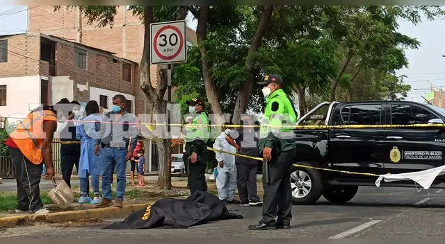 Mujer muere tras ser arrollada por combi en el Callao.
