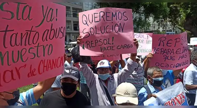 Pescadores artesanales levantaron su voz de protesta tras derrame de petróleo de Repsol. Pescadores artesanales levantaron su voz de protesta tras derrame de petróleo de Repsol.