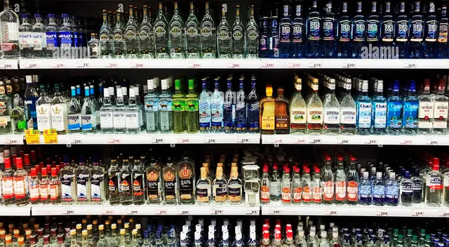 Las tiendas de licores en los EE. UU. y Canadá han comenzado el vodka ruso. Las tiendas de licores en los EE. UU. y Canadá han comenzado el vodka ruso.