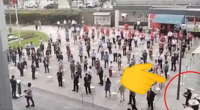 Frente a graves acusaciones, empleados despiden de esta forma a Silva. Frente a graves acusaciones, empleados despiden de esta forma a Silva.