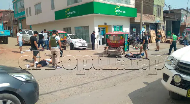 Delincuentes fueron reducidos en el suelo.