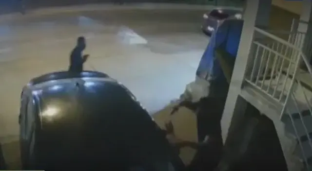 Delincuentes encañonan a hombre para robarle su auto