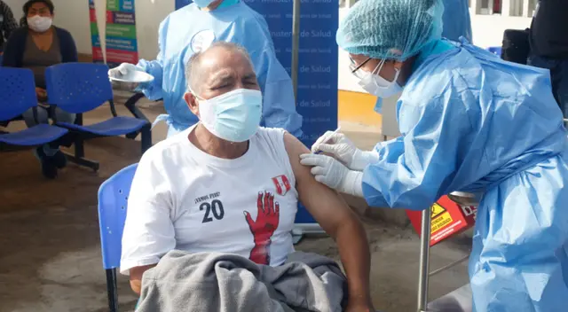 Esto es lo que recomiendan hacer si te da fiebre por la tercera dosis de la vacuna contra la COVID-19.