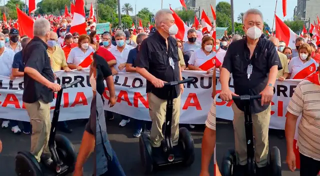 Erasmo Wong, dueño de Willax acudió a la marcha contra Castillo