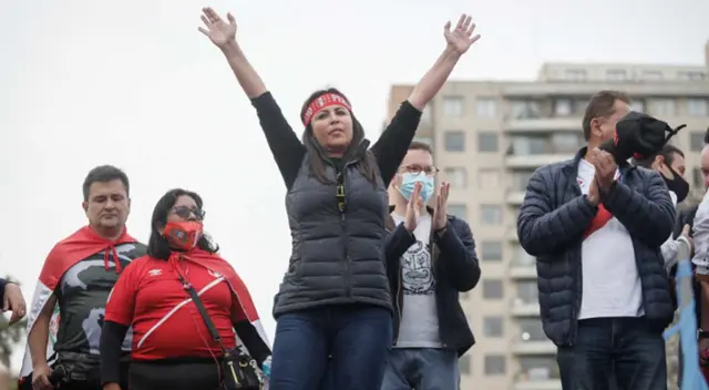Parlamentaria señaló que las calles se llenaron de gente, pero no le creen.