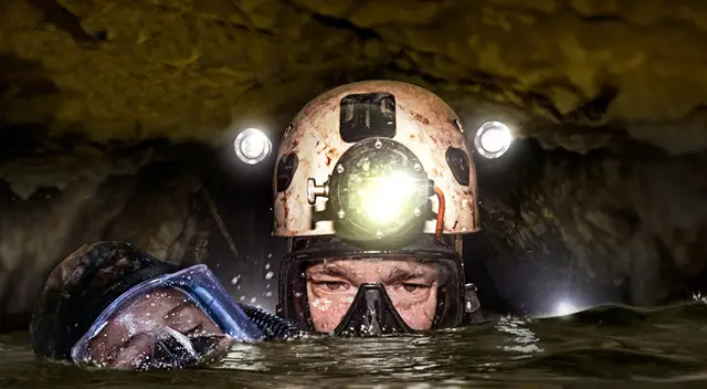 Película está basada en hechos reales, cuando socorristas buscan rescatar a un grupo de deportistas.