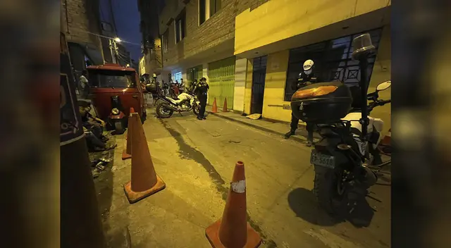 Joven es baleado a quemarropa frente a la casa donde alquilaba un cuarto en SJL. Joven es baleado a quemarropa frente a la casa donde alquilaba un cuarto en SJL.