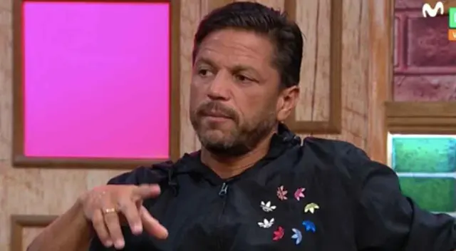 El comentarista deportivo indicó que llevó a los dos periodistas argentinos a otro lugar.